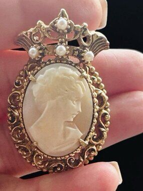 VTG FLORENZA Signed Shell Carved Cameo Brooch Gold Tone Pearls Pendant Combo